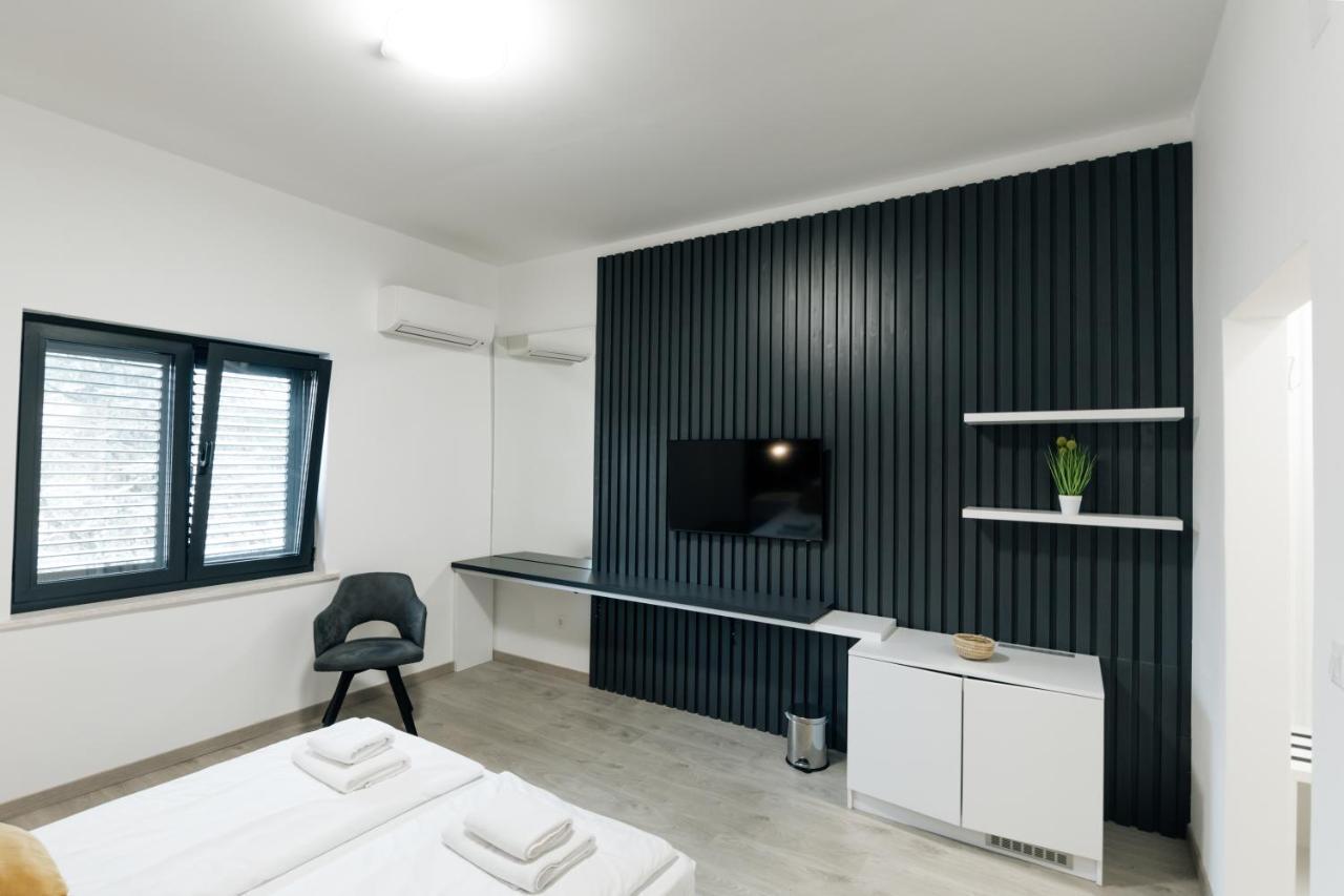 Boutique Suites Joyce Medulin With Free Parking Exterior foto